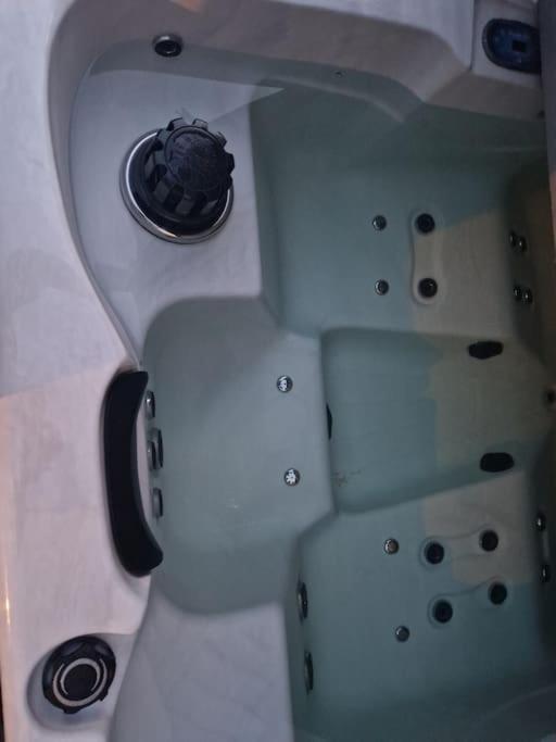 Les Zebres- Wifi-jacuzzi-velos-ecran Plat- Parentales- Baignoire Villa La Rochelle (Charente-Maritime)