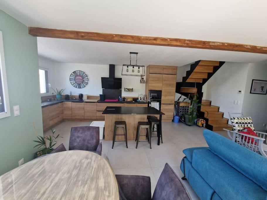 Les Zebres- Wifi-jacuzzi-velos-ecran Plat- Parentales- Baignoire Villa