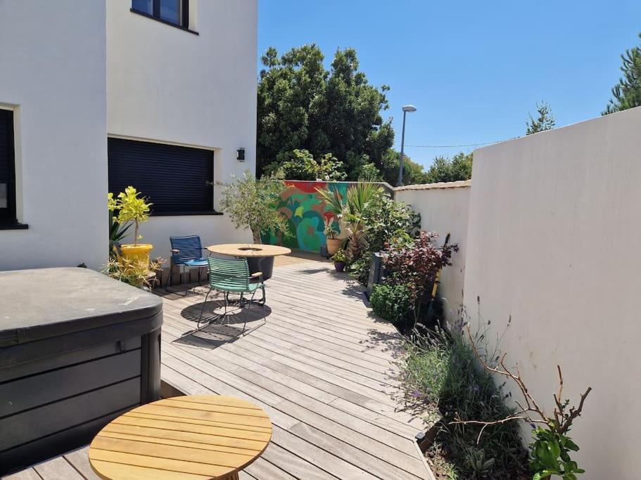 Les Zebres- Wifi-jacuzzi-velos-ecran Plat- Parentales- Baignoire Villa La Rochelle (Charente-Maritime)